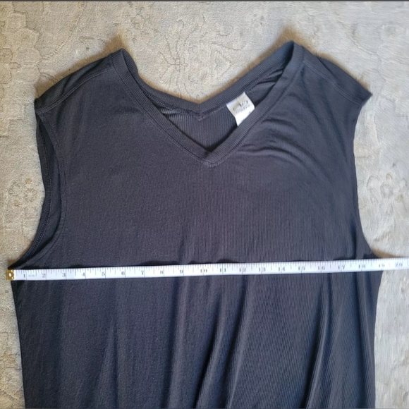Athletic Works Sleeveless Top SOFT & Stretchy  Large V-neck - Picture 8 of 15